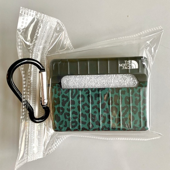 AIRPOD PRO DESIGNER PROTECTIVE CASE W/KEYRING - Picture 2 of 2